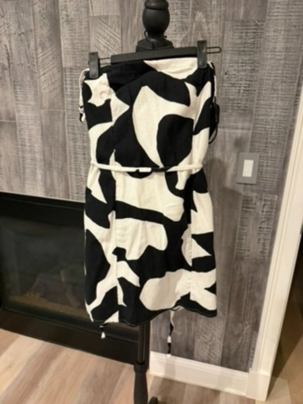 Abercrombie & Fitch Black & White Print Strapless Smocked Romper - Size Small